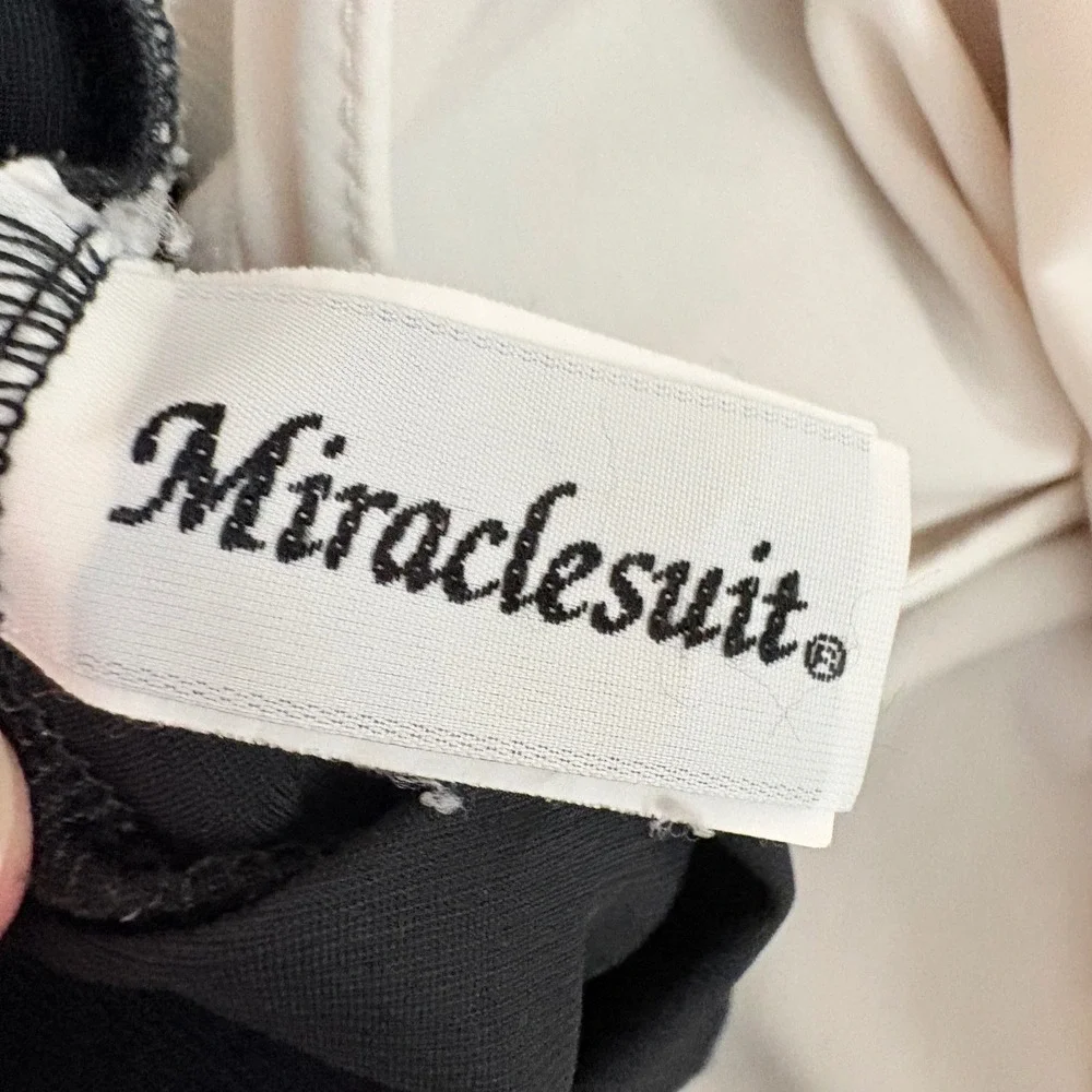 Miraclesuit One Piece Swimsuit Women 18 Black White Keyhole Back Slimming Classy